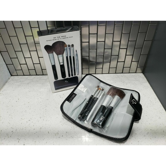 ME Makeover Essentials Other - Me MakeOver Essentials - 6pc Brush Set - On the Move - Set in Carrying Case